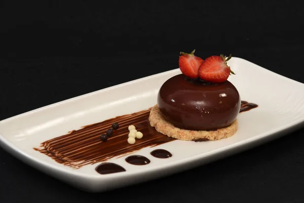 Крупный План Вкусного Шоколадного Десерта Черном Фоне — стоковое фото