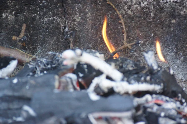 Tiro Perto Fogo Ardente Lareira Livre — Fotografia de Stock