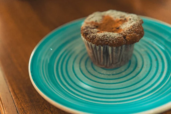 Gros Plan Délicieux Biscuit Sur Une Assiette Dans Café — Photo