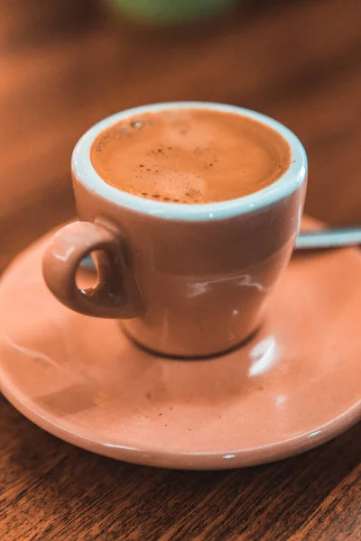 Μια Κάθετη Λήψη Από Ένα Φλιτζάνι Νόστιμο Καφέ Στο Καφέ — Φωτογραφία Αρχείου