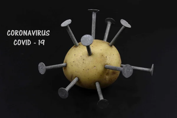 Vidalı Bir Patates Covid Virüs Parçacığı Oluşturuyor — Stok fotoğraf