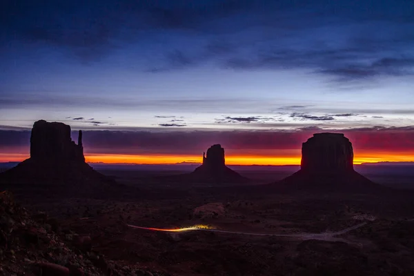 Image Shows View Sunrise Buttes Known Mittens Monument Valley — Stock Photo, Image