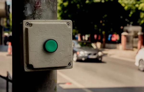 Primer Plano Botón Verde Tubo Calle —  Fotos de Stock