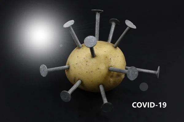 Potatis Med Skruvar Som Bildar Covid Viruspartikel — Stockfoto