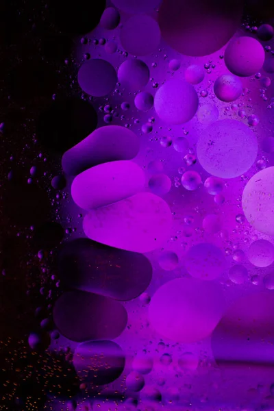 Makro Ujęcie Kolorowych Bąbelków Ciemnym Tle Idealne Tapety Lub Tło — Zdjęcie stockowe