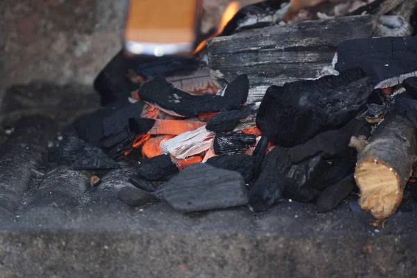 Tiro Perto Fogo Ardente Lareira Livre — Fotografia de Stock