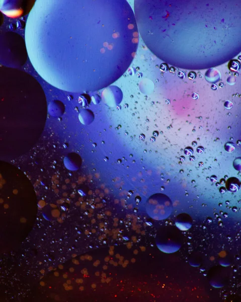 Hermosa toma de burbujas de jabón sobre un fondo púrpura con texturas  interesantes: fotografía de stock © Wirestock #326761910 | Depositphotos