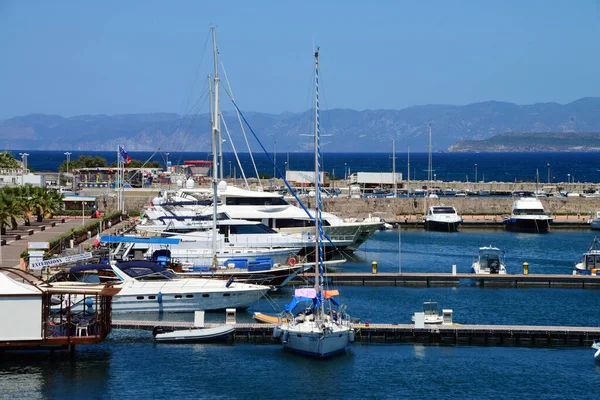 Jachtok Horgonyzott Egy Mediterrán Kikötő Carloforte Isola San Pietro Szardínia — Stock Fotó