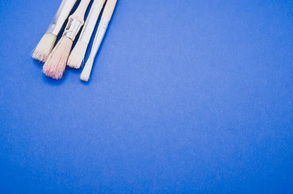 Closeup Focus Shot Paintbrushes Blue Surface — Stock Photo, Image