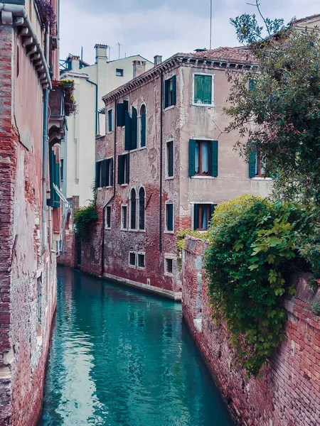 Een Verticale Foto Van Huizen Venetië Italië — Stockfoto