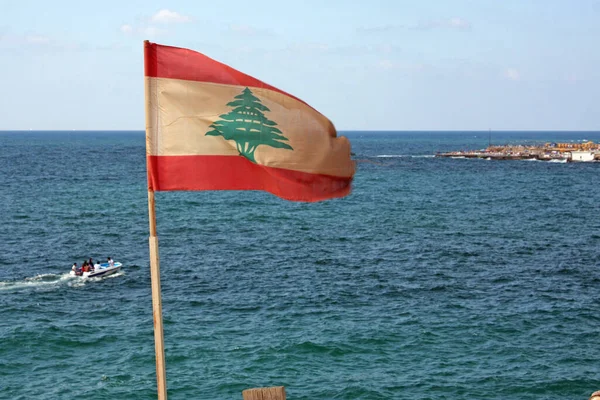 Крупный План Ливанского Флага Побережье Бейрута — стоковое фото