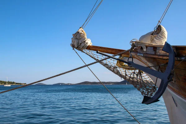 Närbild Båge Vacker Segelfartyg Adriatiska Havet — Stockfoto