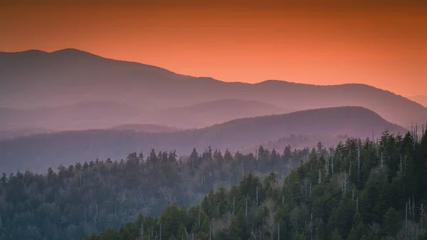 Een Prachtig Shot Van Een Zonsondergang Een Berglandschap — Stockfoto