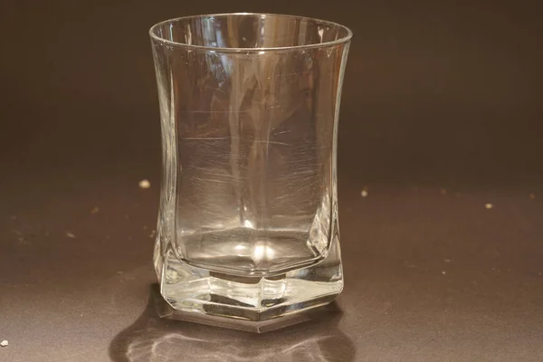 Gros Plan Verre Vide Sur Une Surface Lisse — Photo