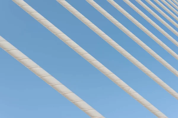 Câbles Acier Blanc Avec Ciel Bleu Arrière Plan — Photo