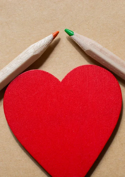 Vertical Closeup Macro Shot Pencils Leaning Heart — Stock Photo, Image