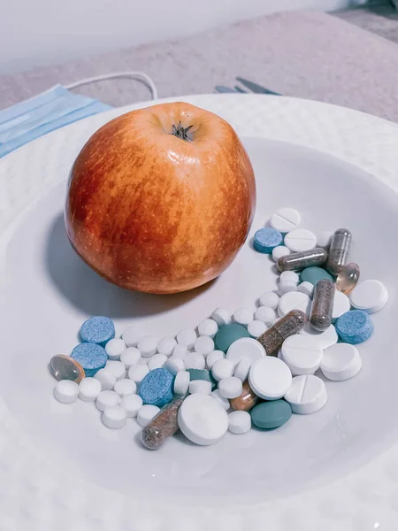Vertikální Snímek Různých Typů Medicínských Pilulek — Stock fotografie