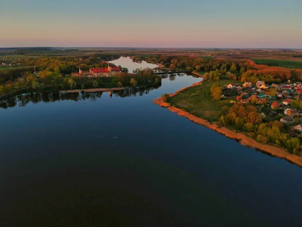 Colpo Angolo Alto Lago Gli Edifici Una Zona Rurale — Foto Stock