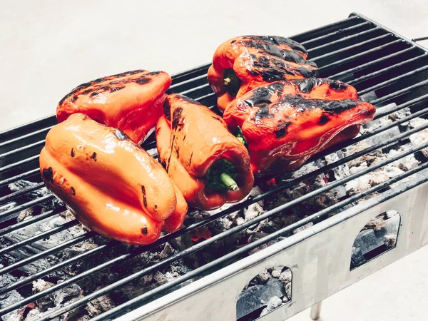 Primer Plano Pimientos Rojos Parrilla —  Fotos de Stock