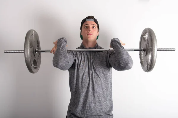 Gros Plan Jeune Homme Forme Soulevant Haltère Salle Gym — Photo