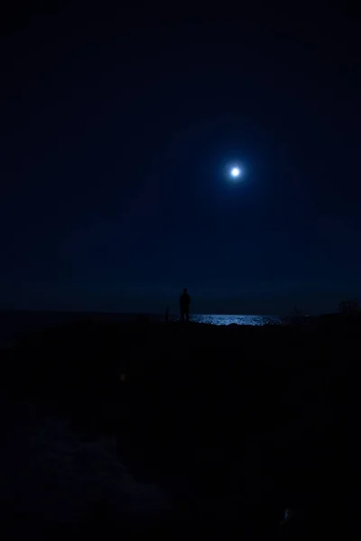 Vacker Natur Fullmåne Över Ett Landskap — Stockfoto