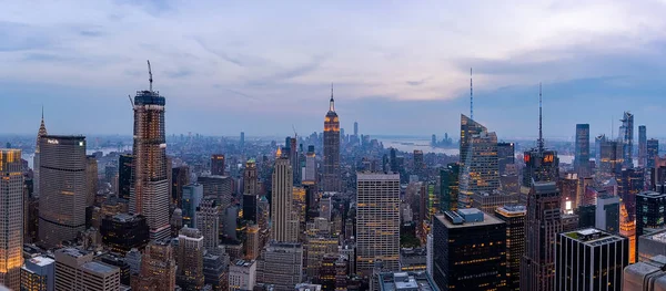 Vacker Stadsbild Flygbild New York Skyskrapor Kvällen — Stockfoto