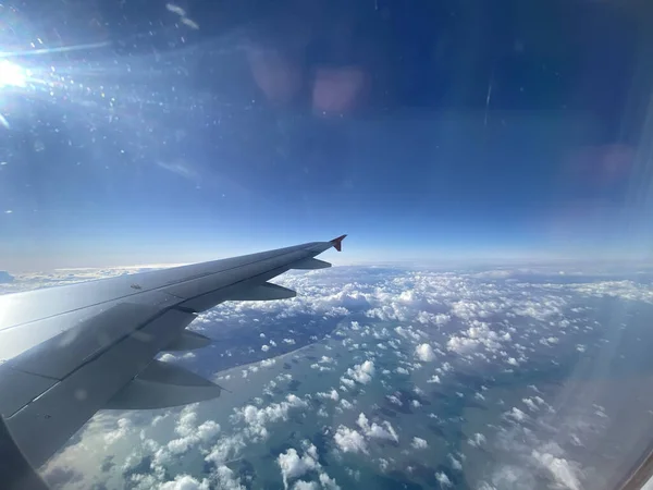 비행중 비행기 창문으로 아름다운 — 스톡 사진