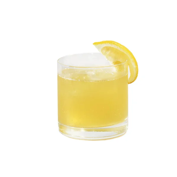 Gros Plan Verre Limonade Froide Sur Fond Blanc — Photo