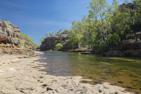 Hermoso Caudal Agua Principal Afluente Del Río — Foto de Stock