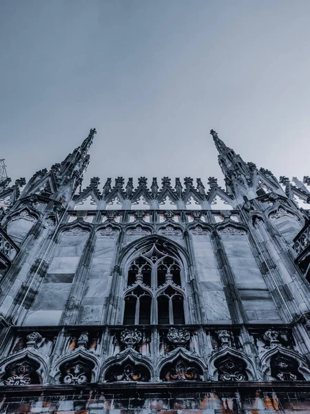 Вертикальний Знімок Міланського Собору Італії — стокове фото