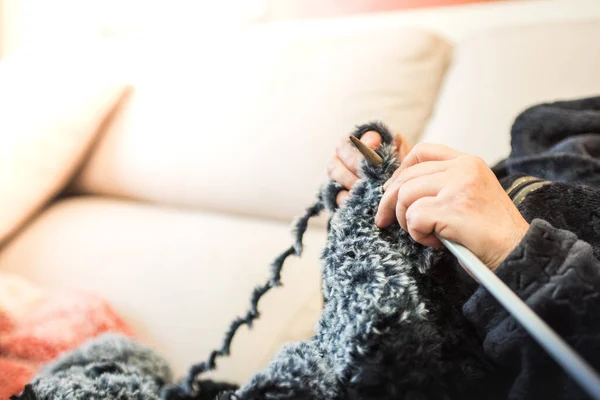 Closeup Shot Female Hands Knitting Fluffy Fabric — Stock Photo, Image