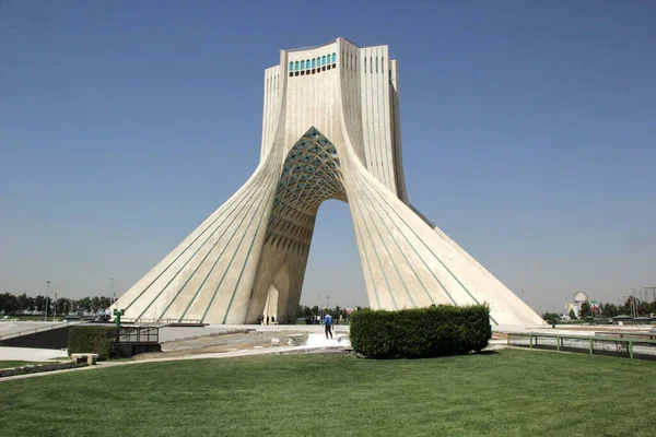 Panoraama Laukaus Kuuluisa Azadi Tower Teheran Iranissa Azadi Tower Teheran — kuvapankkivalokuva