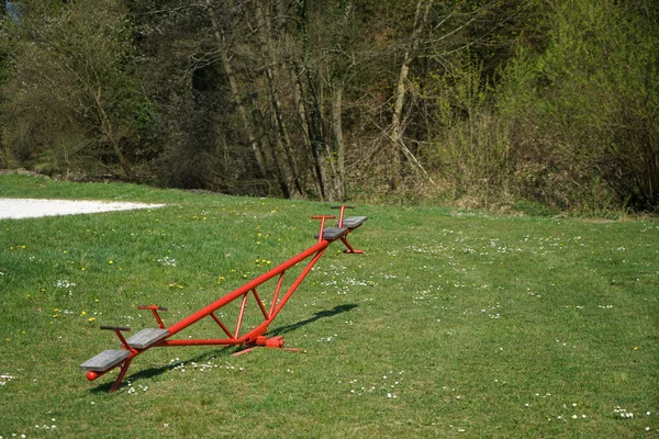 Schöne Aufnahme Einer Wippe Von Einem Spielplatz Einem Park — Stockfoto