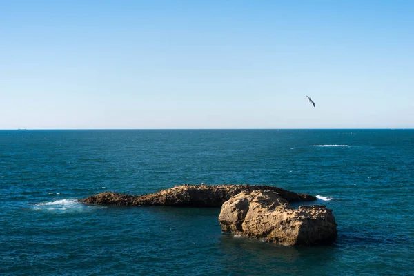 Los Dos Pedazos Roca Medio Del Mar —  Fotos de Stock