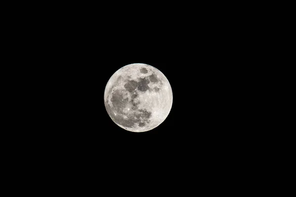 Pełnia Księżyca Ciemnym Czarnym Niebie Nocy — Zdjęcie stockowe