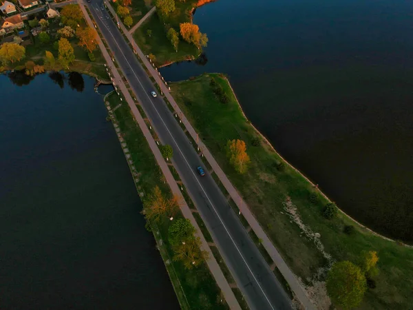 湖と風景の高角度ショット — ストック写真