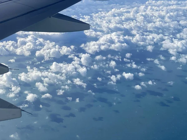 Ein Schöner Blick Aus Dem Flugzeugfenster Während Des Fluges — Stockfoto