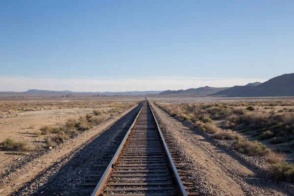 日落时分 加利福尼亚州特洛那皮纳克勒斯的一条铁路 — 图库照片