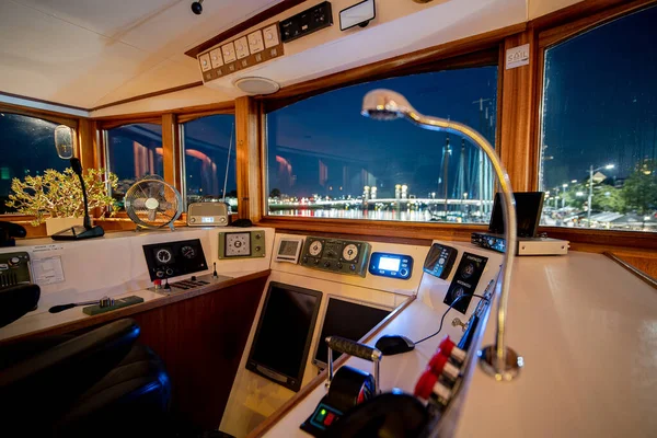 ヨットで豪華なキャプテンのエリアの美しいショット — ストック写真