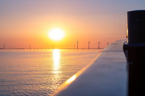 Een Prachtig Shot Van Een Zonsondergang Lucht Boven Zee Zichtbaar — Stockfoto