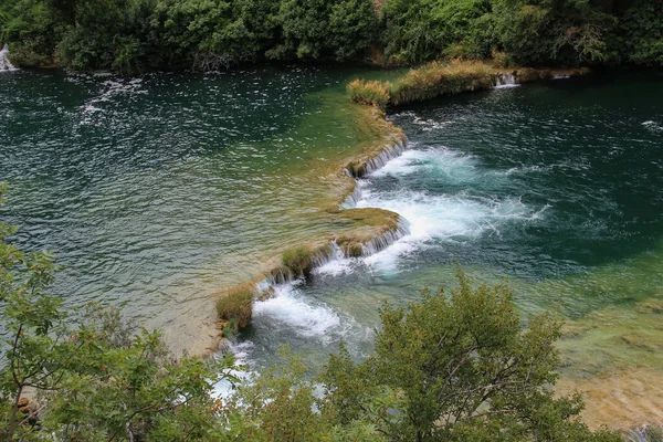 Colpo Angolo Alto Fiume Una Piccola Cascata — Foto Stock