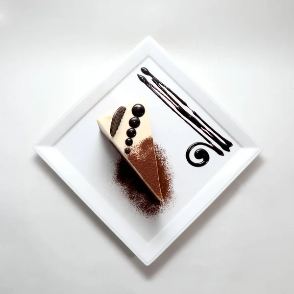 Una Vista Superior Pedazo Pastel Con Chocolate Plato Aislado Sobre — Foto de Stock