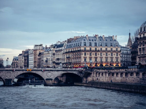 フランス 2019年4月4日 すべての写真は2019年4月4日のパリへの旅行に相当します — ストック写真