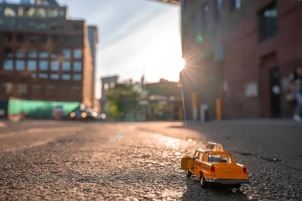 Uma Foto Close Carro Táxi Modelo Uma Rua Nova York — Fotografia de Stock