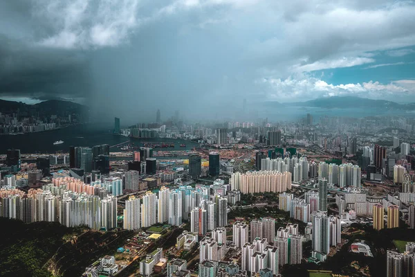 Fascinerande Antenn Utsikt Över Hongkong Kong Stad Genom Molnen — Stockfoto