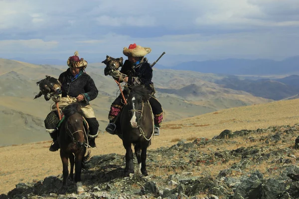 Ulgii Mongolia Września 2019 Łowcy Orłów Mongolii Zdjęcia Portretów Górach — Zdjęcie stockowe
