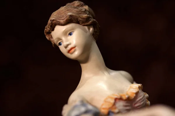 Порцелянова Статуя Жінки Бальній Сукні — стокове фото