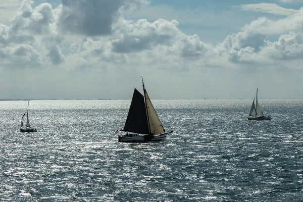 Hög Vinkel Skott Segelbåtar Havet — Stockfoto