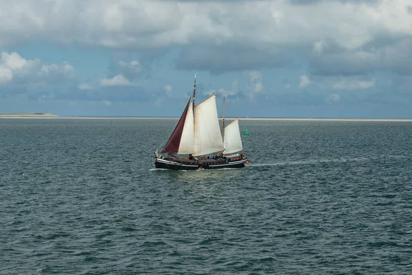 Tiro Ângulo Alto Barco Vela Mar — Fotografia de Stock