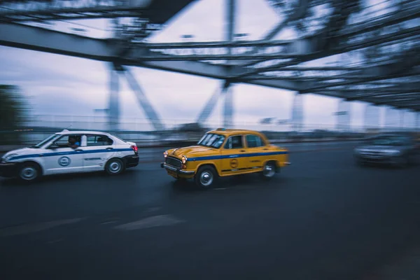 Kolkata Inde Mars 2019 Taxi Ambassadeur Jaune Longe Pont Howrah — Photo